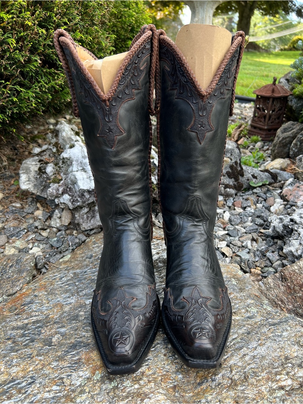 Men’s Old Gringo 9 D Tooled Western Cowboy Boots
What a great pair of men’s ol